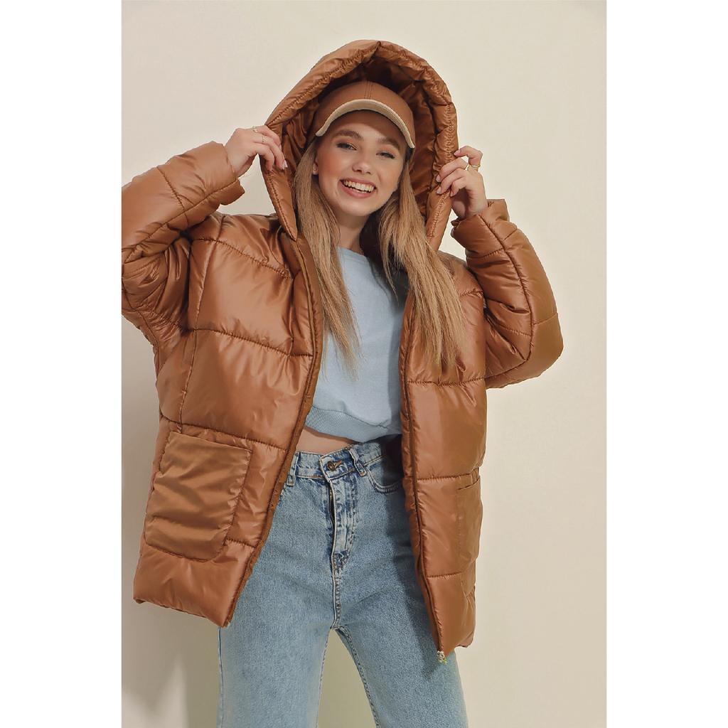 Damen-Puffermantel in Schwarz mit Kapuze, modischer Oversize-Puffermantel mit Außentasche Alc-x7365