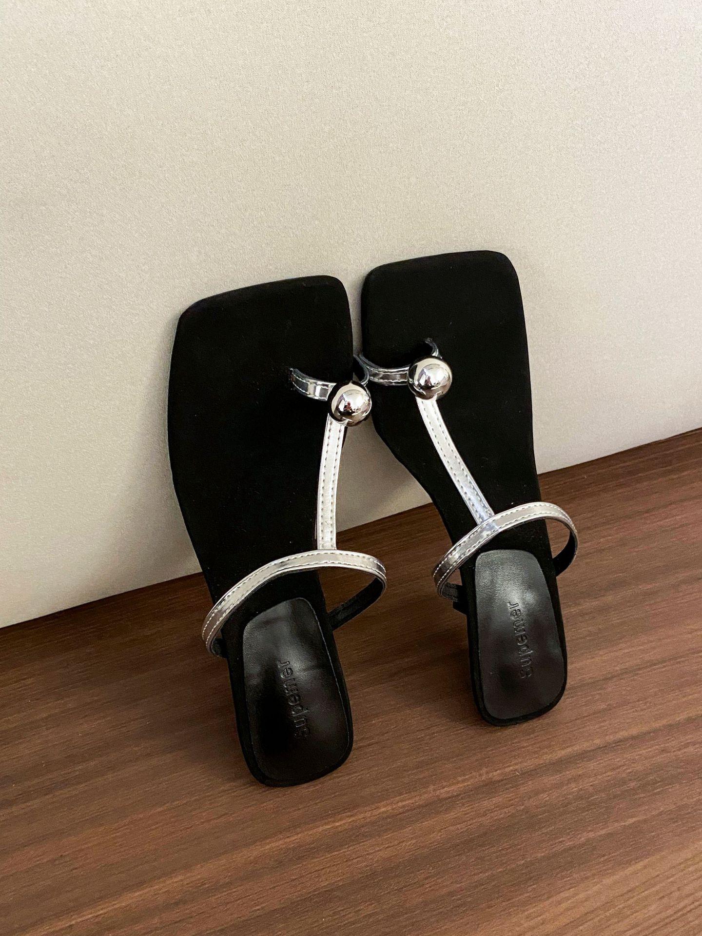 

2025 лето новый набор носок маленькие прохладные тапочки уличная обувь женская обувь тонкий каблук с юбкой темперамент черные босоножки на высоком каблуке 40 серебряный