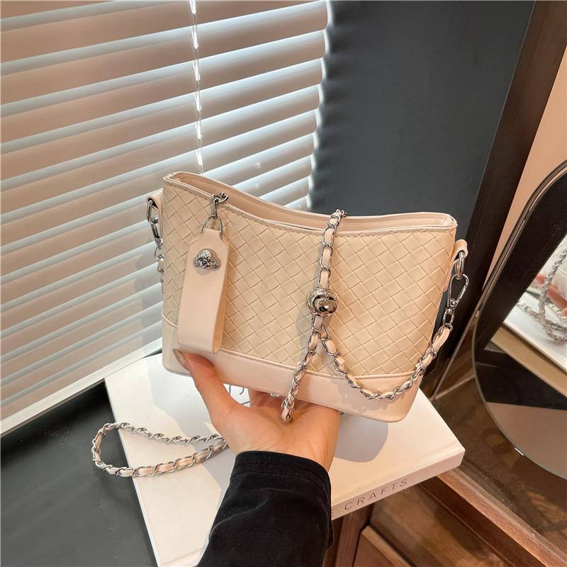 New Women's Bag Chain Bag Messenger Bag Tide Woven Bag Premium Light Luxury Shoulder Bag Commuter Bag Bucket Bag