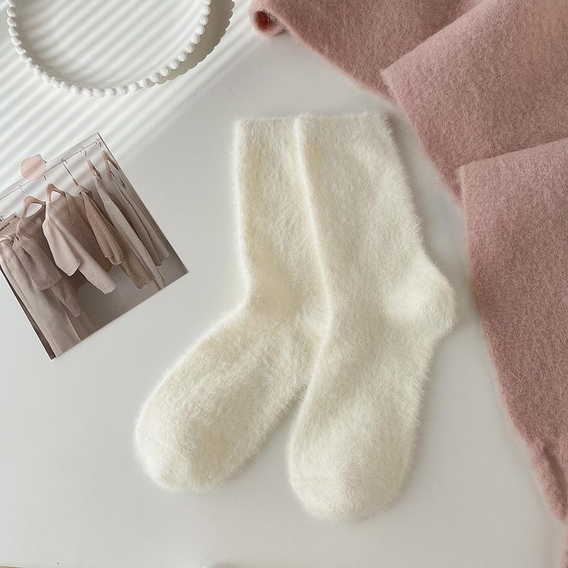 Mink Fleece Socks for Women, Warm and Non-freezing Feet in Autumn and Winter, Sleep Socks with Heart Embroidery and Fleece, Versatile Socks