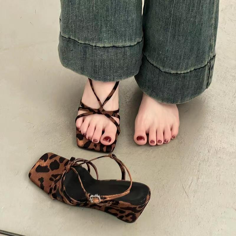 Casual versatile thick-heeled trendy high-heeled shoes, new summer 2025 vacation style, leopard print fashion and comfortable sandals