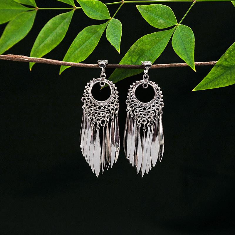 Ethnic Miao Silver Tassel Ear Clip - No-Piercing Retro Metal Earring for Women