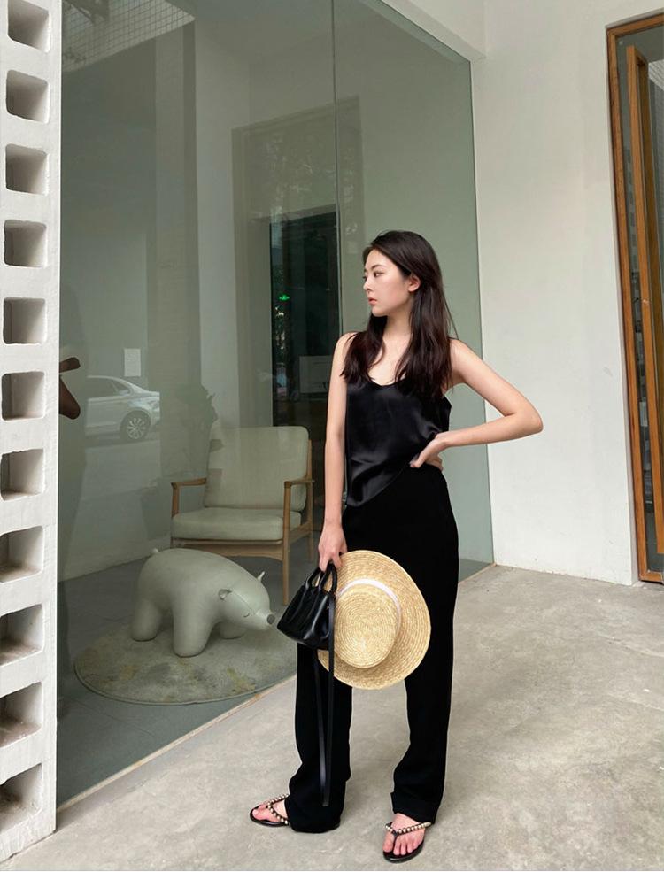 French pearl leather flat-bottomed flip-flops for women's wear in summer 2025 New fashion beach pinch sandals