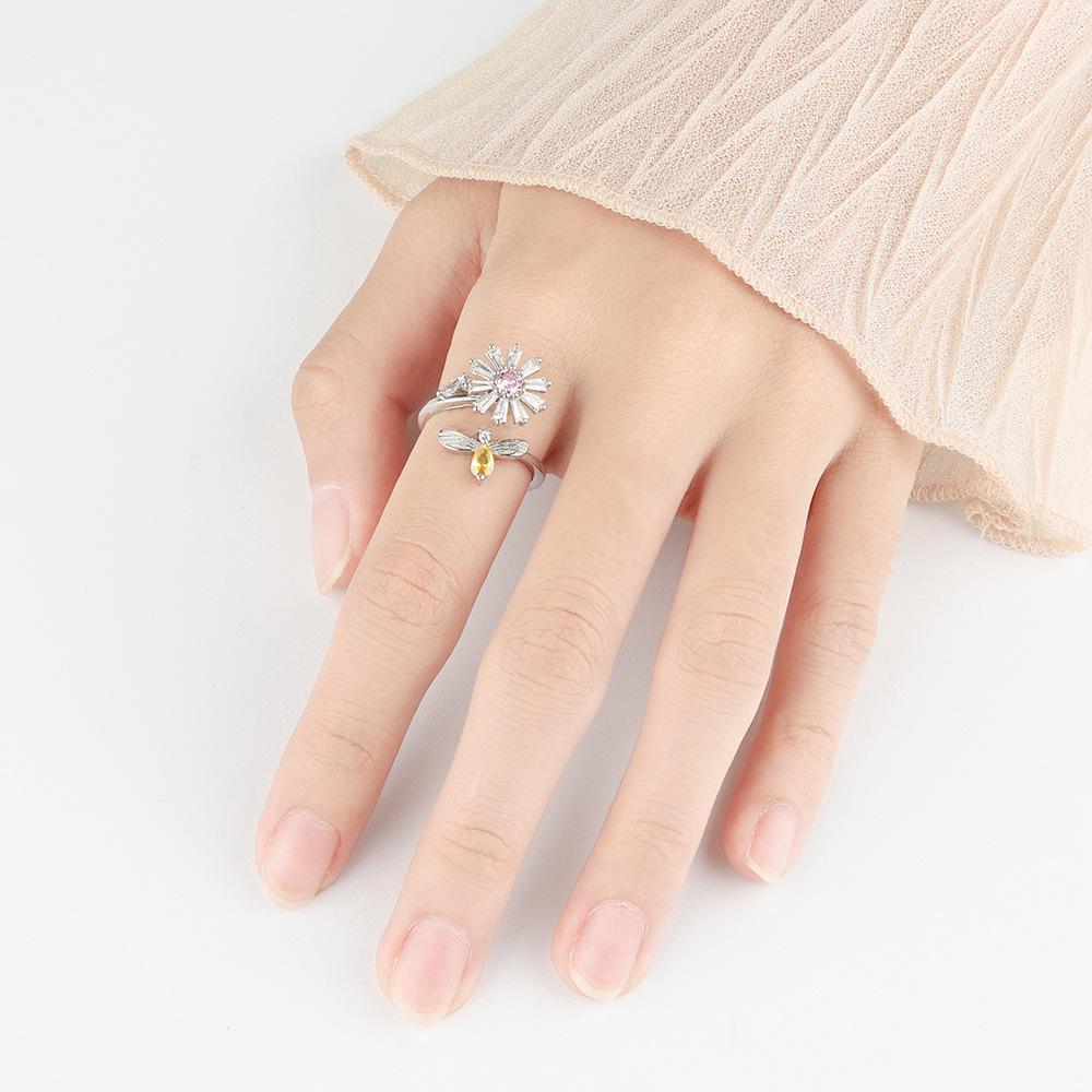 Creative Daisy Bee Rotating Open Ring Women Stress Relief Adjustable Finger Ring