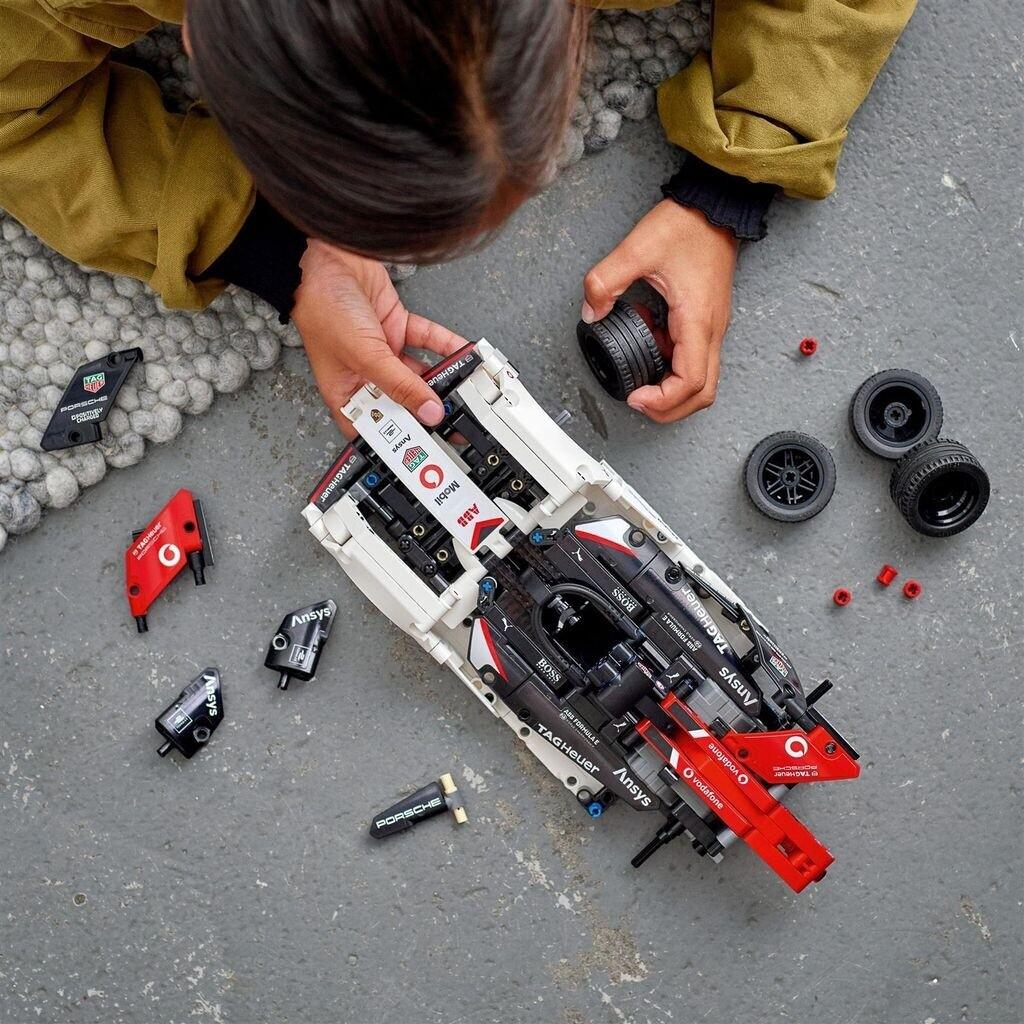 LEGO конструктор Technic – Auto – Formula E Porsche 99X Electric (42137)