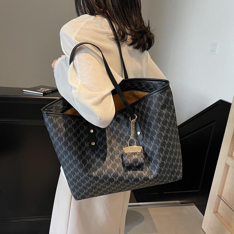 Large-capacity Bag Women's New Versatile High-end Shoulder Handbag Class Commuter Tote Bag