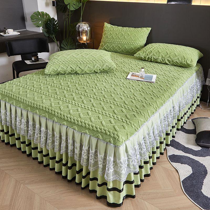 

3Pcs Bed Skirt Three-piece Set, Thickened Coral Fleece Bed Sheet, Bed Cover Single Piece Flannel All-inclusive Non-slip Cover 200*220CM