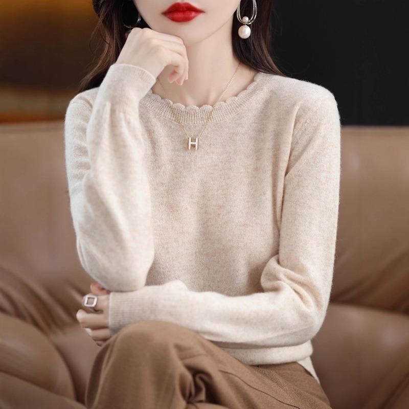 Soft and versatile crew neck base shirt, thin knitwear, spring new loose underwear with low neck sweater