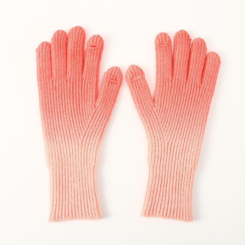 

Зимние теплые вязаные перчатки градиентного цвета