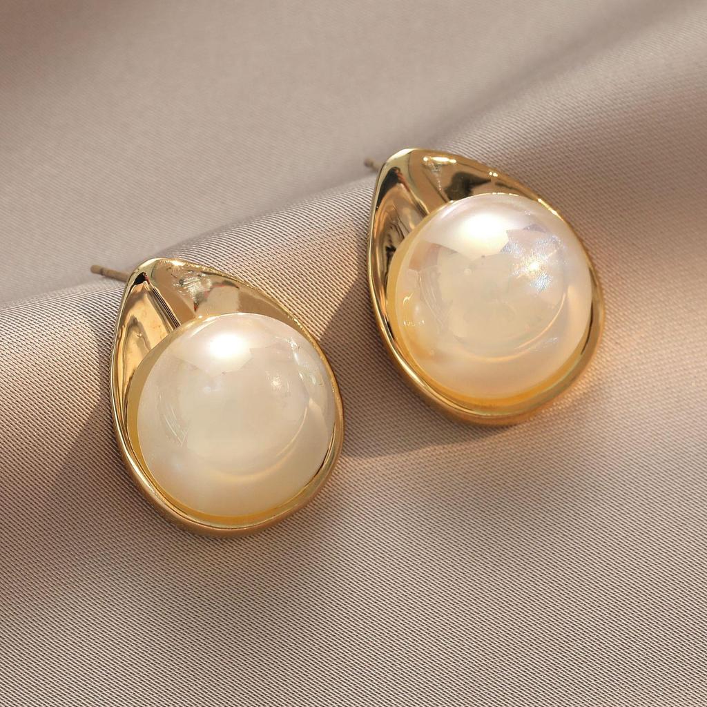 Mermaid Pearl Stud Earrings: Japanese & Korean Style for Women – Trendy Celebrity-Inspired Design