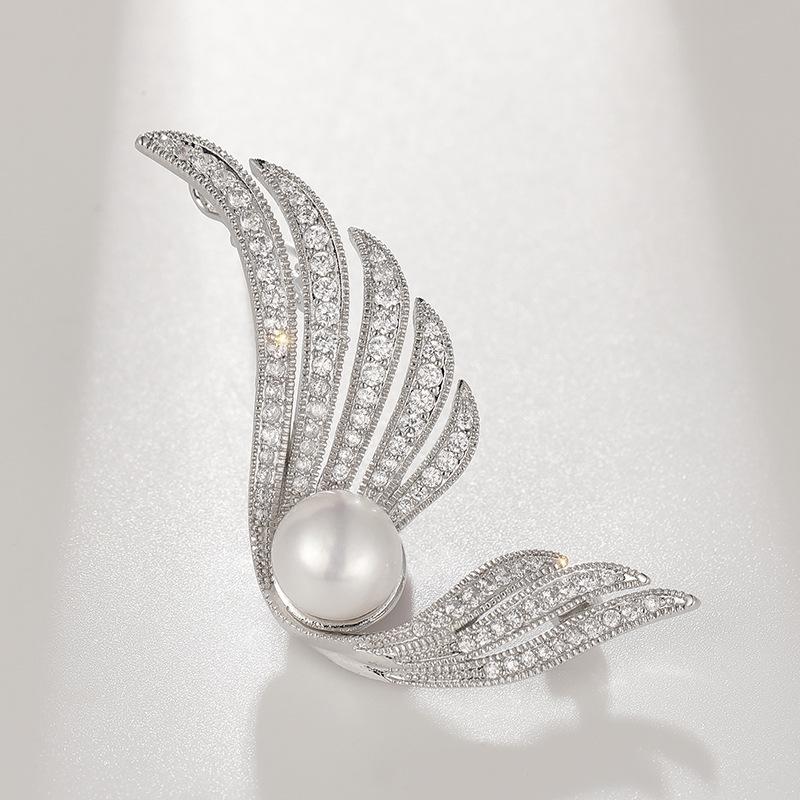 Bo Xin Yun Elegant Copper  Zirconia Feather Brooch for Shirts and Outerwear