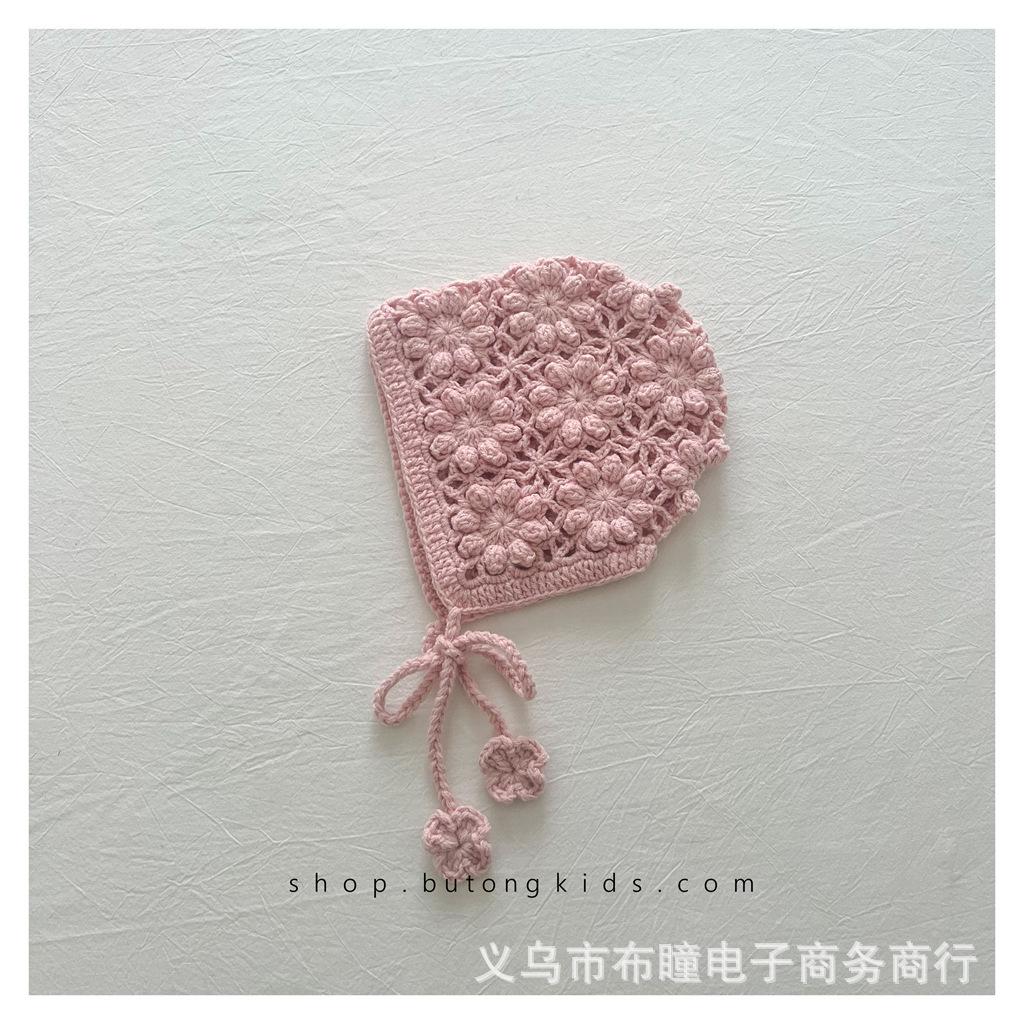 

Свежая и милая детская вязаная шапка с цветком для защиты ушей на осень и зиму, ручная работа, полая шерстяная шапка для девочек