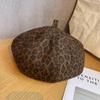 Béret imprimé léopard femme rétro américain hottie tendance montrer le visage petit bourgeon chapeau grande circonférence de tête polyvalent chapeau de peintre tendance