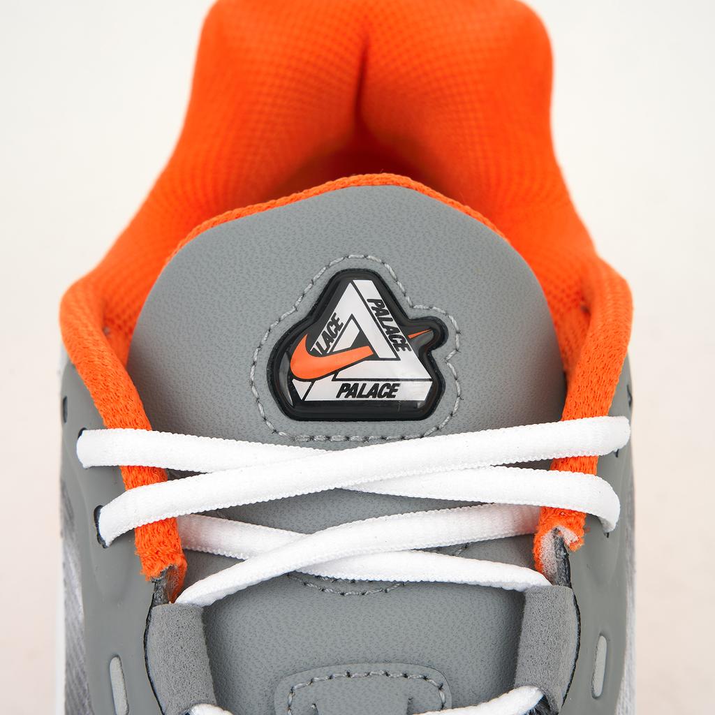 Palace x Nike Air Max DN8 Dusty Grey Pánské tenisky Bezpečnostně-oranžová-Částicově šedá-Bílá IB4181-002