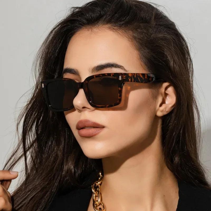 

New Square Rivets Men Vintage Sunglasses Fashion Brand Designer Shades UV400 Women Gradient Sun Glasses As Picture