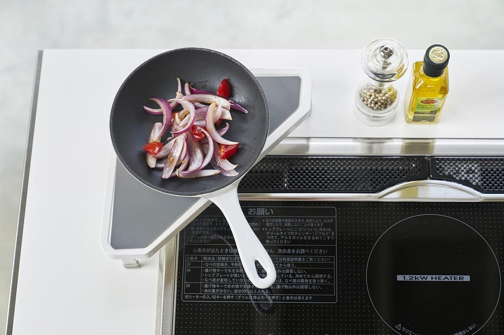 Yamazaki Jitsugyo Stove Corner Rack White Approx. W22 x D22 x H5.3cm Plate Stove Back Rack Pot Holder 3569