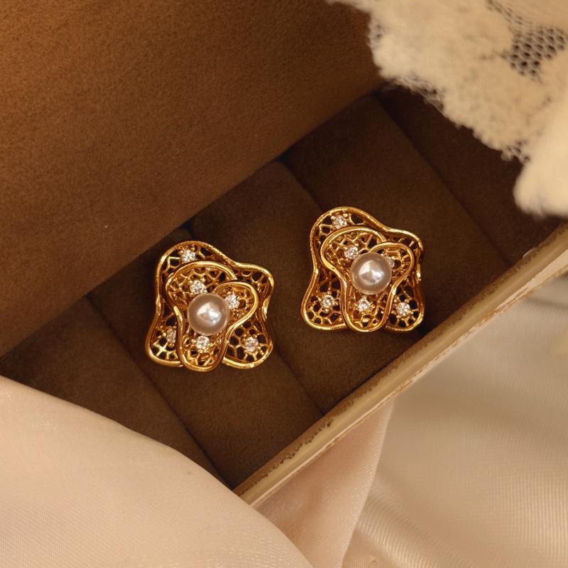 18k Real Gold Electroplated Zircon Flower Pearl Earrings, Earrings, Fashion Temperament, Versatile Design Sense, Niche Earrings Women