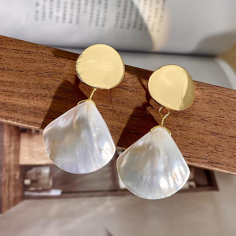 Gold Fan-Shaped French Shell Earrings with Mother-of-Pearl: Vintage 2024 Retro Design for Women
