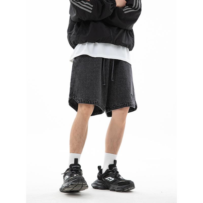 Мужской подол и джинсовые шорты с треугольным разрезом — фото 4