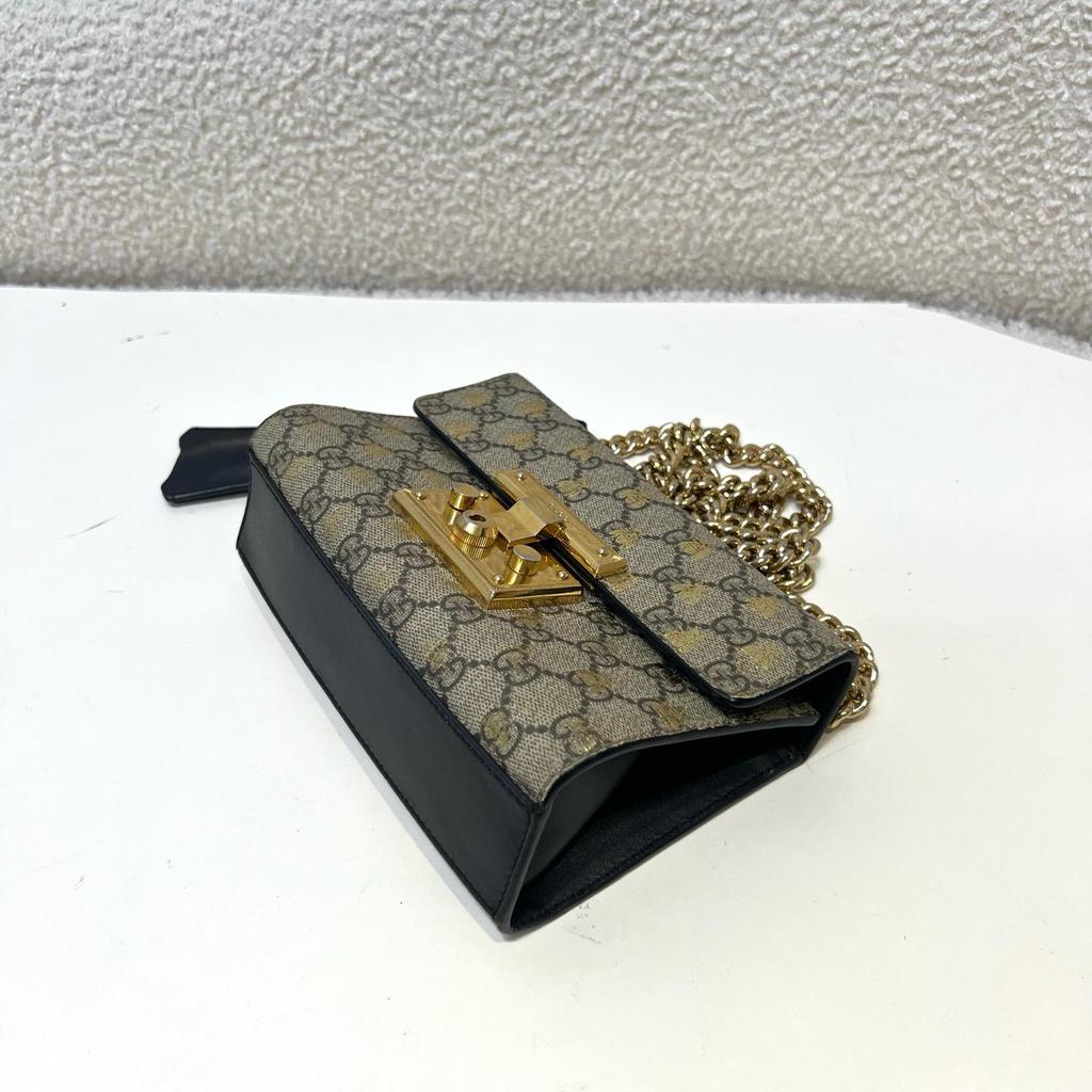 [Pre-Owned] Padlock Metal Lock Bee Print Vintage Logo Canvas And Leather Lock Clutch Box Chain Crossbody Shoulder Bag - Very Good #1FD141I