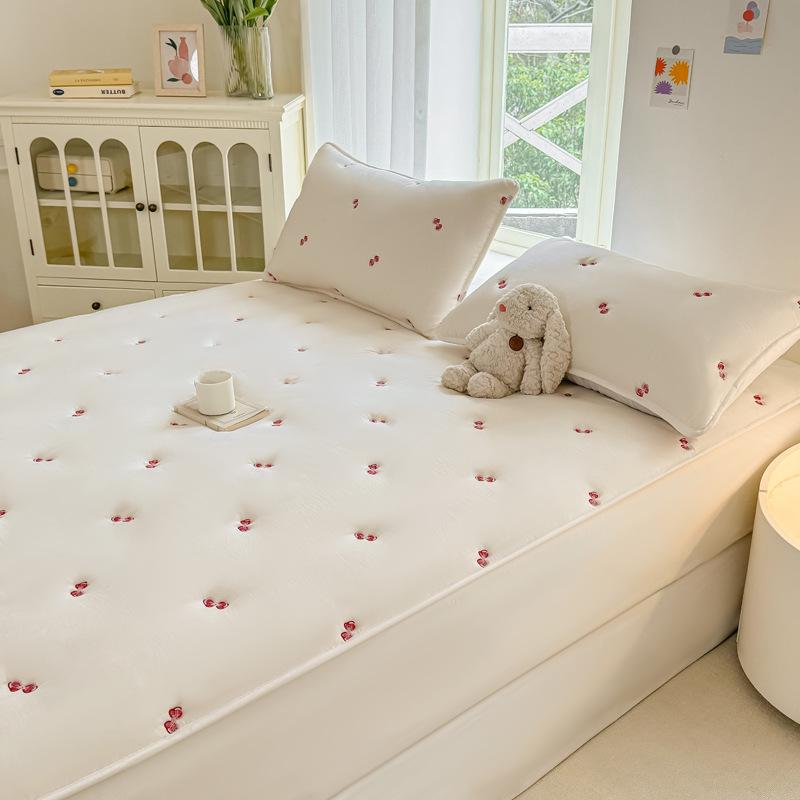 Embroidered Quilted Soybean Cotton Dustproof Non-Slip Fitted Sheet – Skin-Friendly & Soft Bed Cover