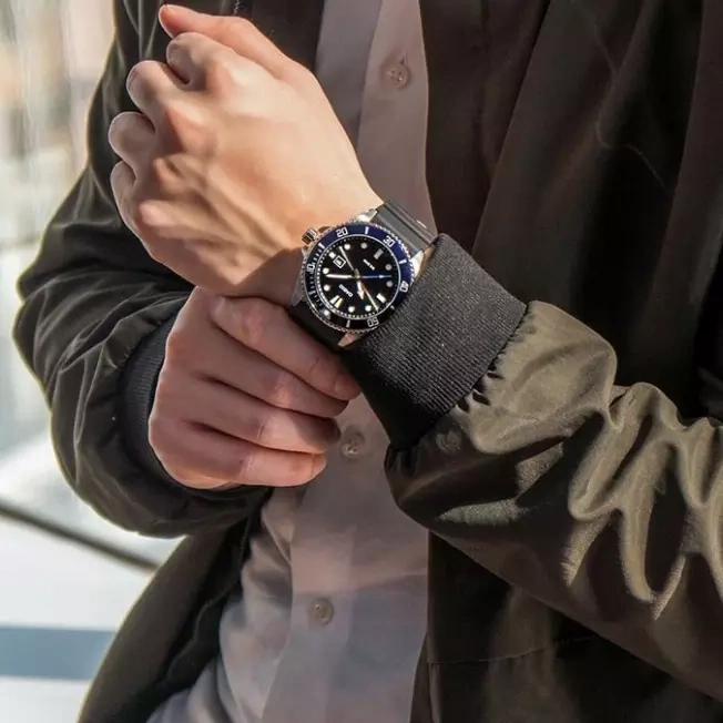 CASIO MDV 107-1A2 WR200 MEN'S WATCH (zd172a) + BOX