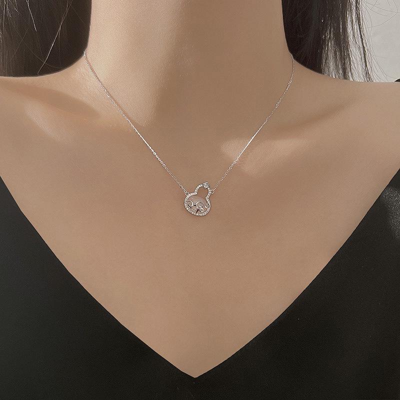 Diamond Auspicious Cloud Chalcedony Gourd Necklace - Elegant Oriental Style for Women, High-End Niche Design, Fashionable Clavicle Chain