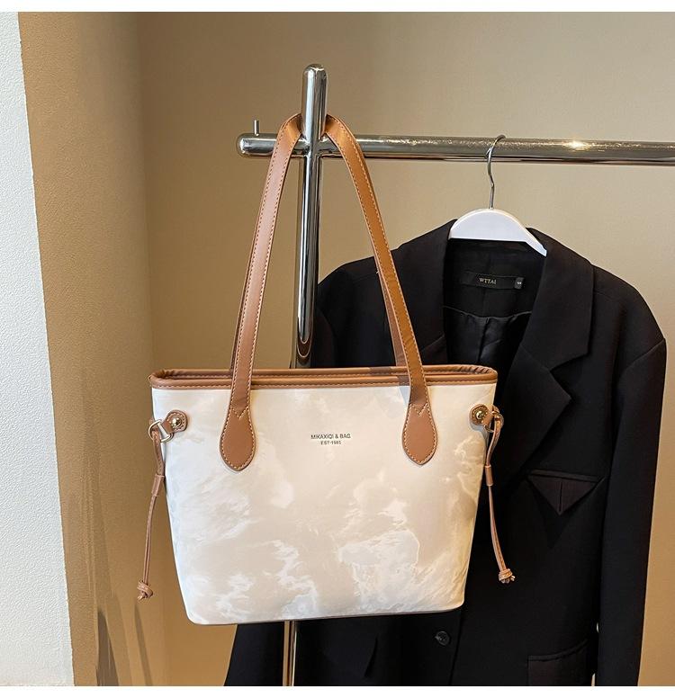 

Large capacity bag women s 2025 new high-end shoulder bag printed portable commuter underarm tote bag