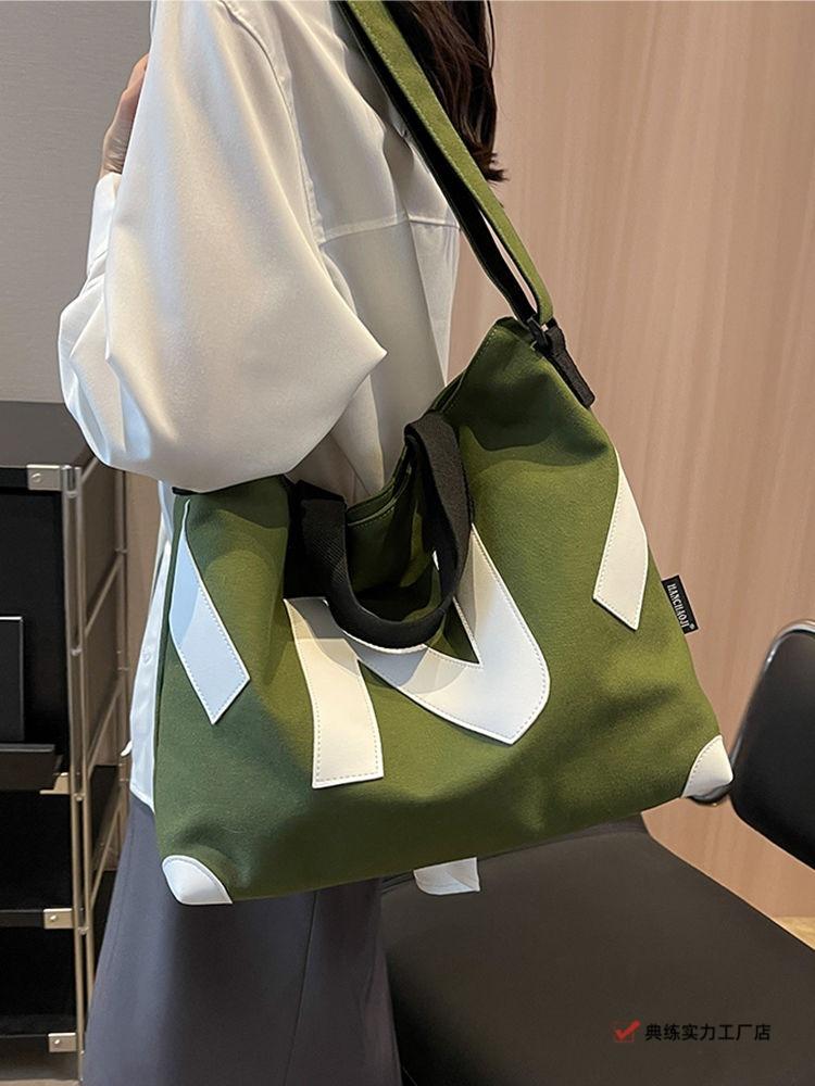 Canvas bag women's new fashionable large-capacity class commuter messenger tote bag student casual tote bag