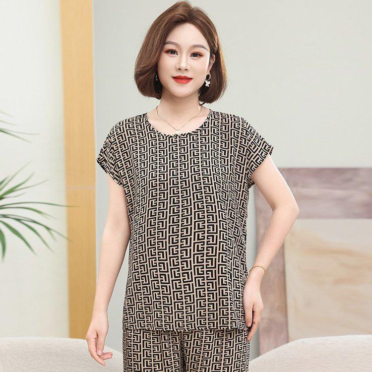 Fashionable Summer Outfit Set for Middle-aged Moms: Stylish Round Neck Short-Sleeve Top & Plus Size Two-Piece Set