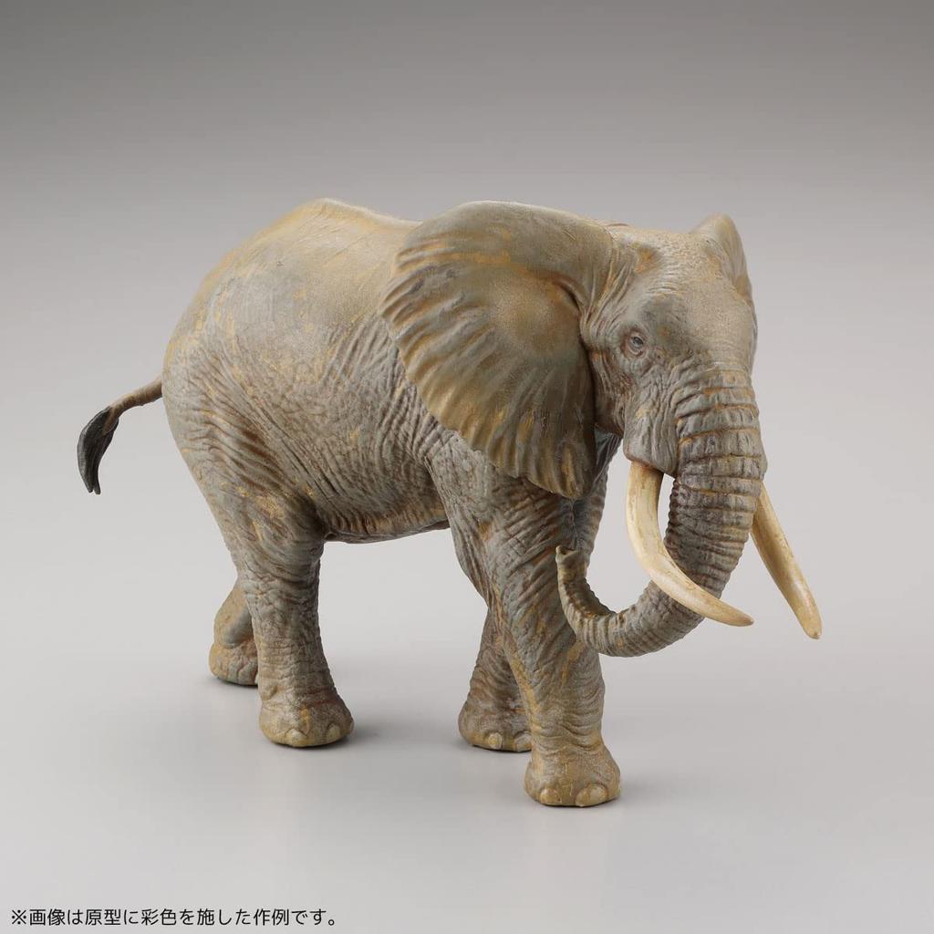 Kaiyodo ART PLA Tourist and African Elephant Set Scale Unpainted Unassembled Plastic Model Kit Molding Color AP010 1/35