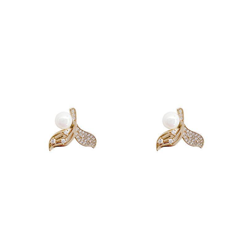 Mermaid Pearl Earrings with S925 Silver Needle and Micro-Inlaid Diamonds - Elegant Fishtail Design for a Versatile, Luxurious Look.