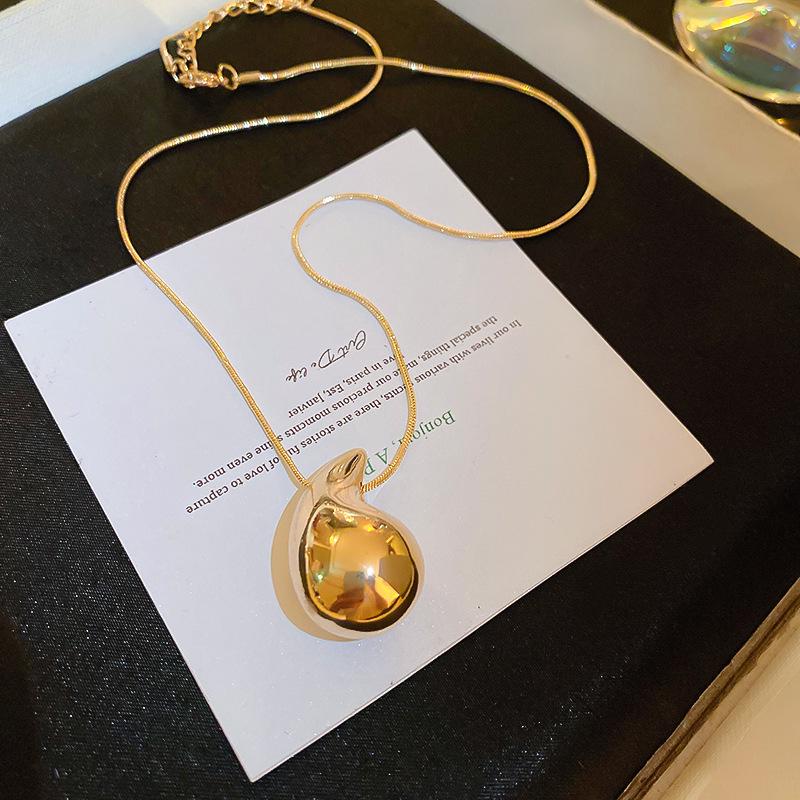 High-End European & American Metal Oval Earrings and Necklace Set - Simple Clavicle Chain for Women