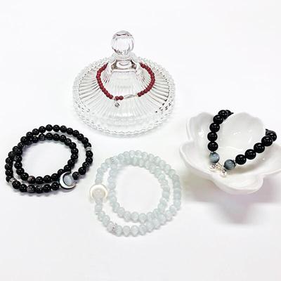 Wählen Sie eines von vier Armbändern aus Naturstein für Damen und Herren, die Glück, Frieden und Wohlstand bringen.