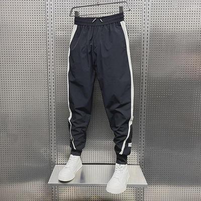 Leggings Estivi da Uomo Traspiranti a Strisce Slim-Fit: Moda Casual Trendy per Giovani