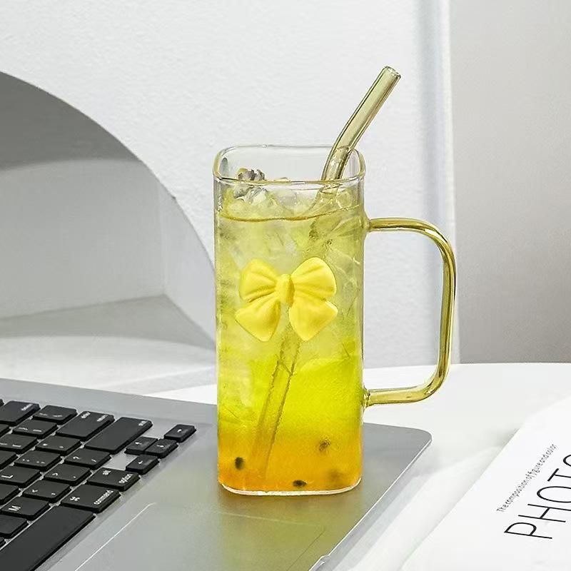 INS Stil Schmetterlingsbecher: Hohes Borosilikatglas, Transparentes quadratisches Design mit Griff & Strohhalm, Temperaturbeständig für Frauen.