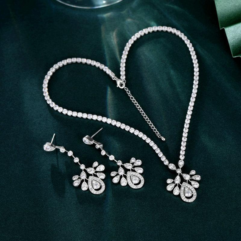 

Necklace Women s Light Luxury Design Fashionable Earring Set Fashionable Jewelry Collarbone Chain Daily Accessories