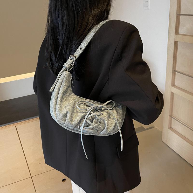 

Супер вогняний нішевий дизайн сумка в стилі Spice Girl жіноча 2024 нова універсальна сумка-месенджер джинсова сумка на плече під пахву світло-синій колір