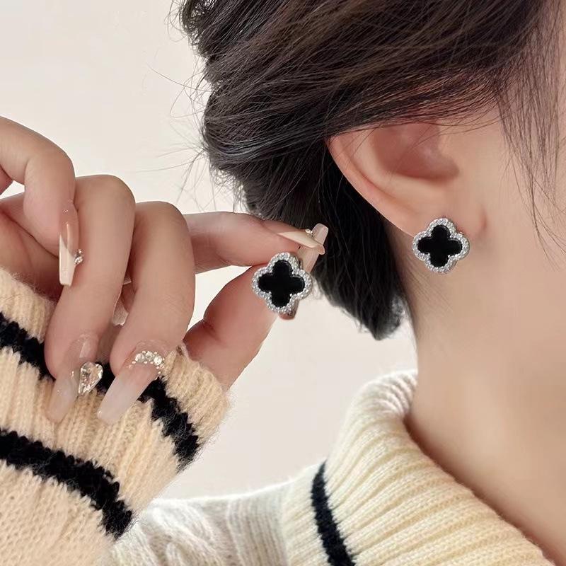 Micro-Paved Zircon Four-Leaf Clover Ear Cuffs: Black Flower Simple Design Stud Earrings with High-End Elegance
