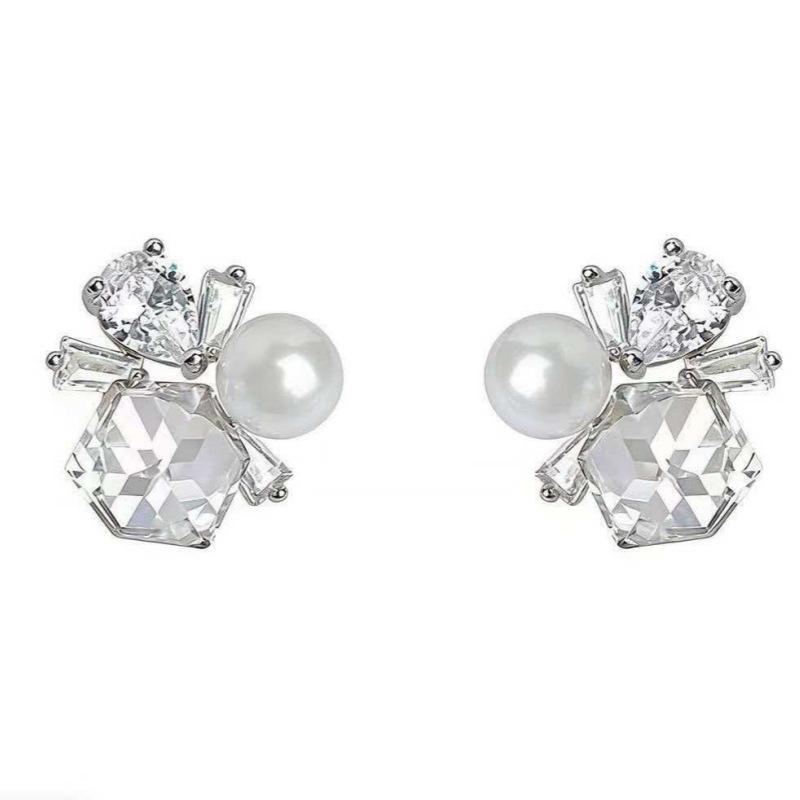 Elegant French Zircon Pearl Earrings: Unique Design & Exquisite Ear Clips for Women