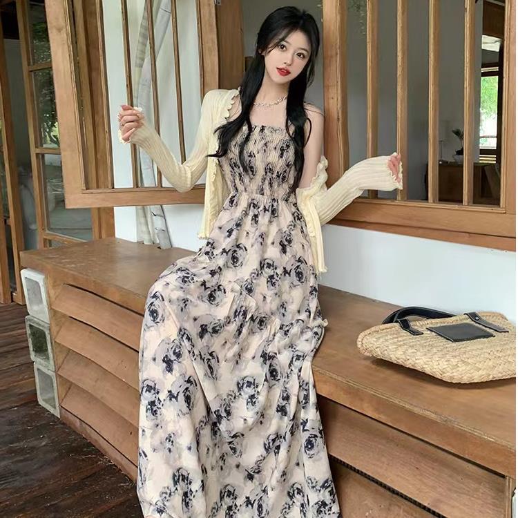 Beautiful and stunning suspender dress summer 2026 new holiday style super fairy Mori floral high waist thin dress