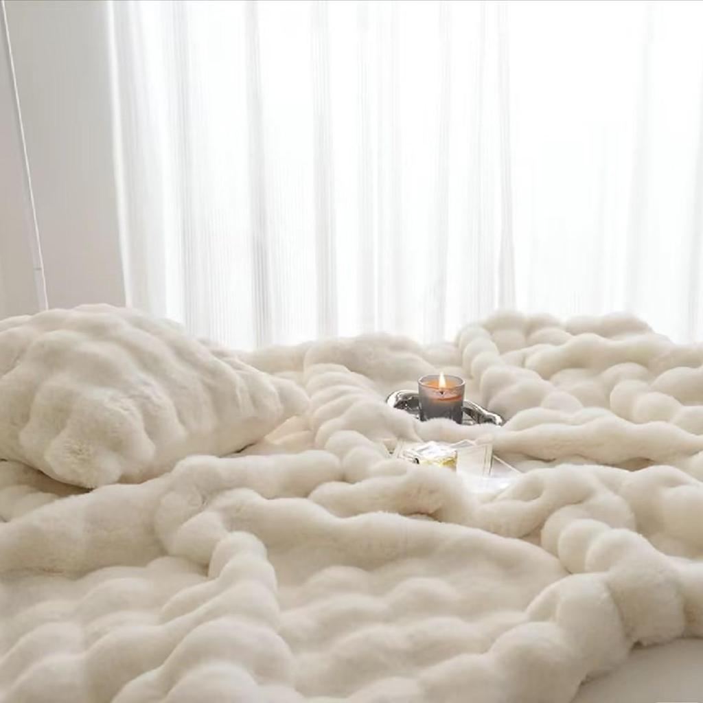 Premium kaninpelsteppe: Luksuriøs og tykk for seng, sofa eller kontor vinterlurer