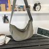 Crossbody bag for men's travel, lightweight leisure dumpling bag, simple and versatile waterproof outdoor commuting shoulder bag