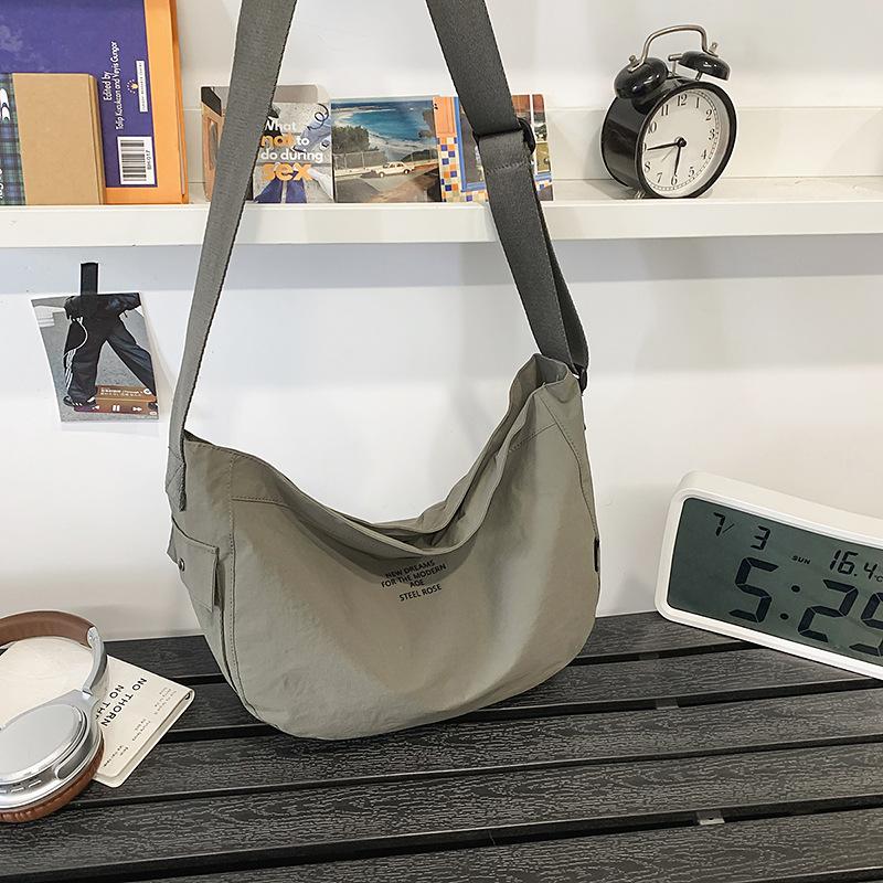 Crossbody bag for men's travel, lightweight leisure dumpling bag, simple and versatile waterproof outdoor commuting shoulder bag
