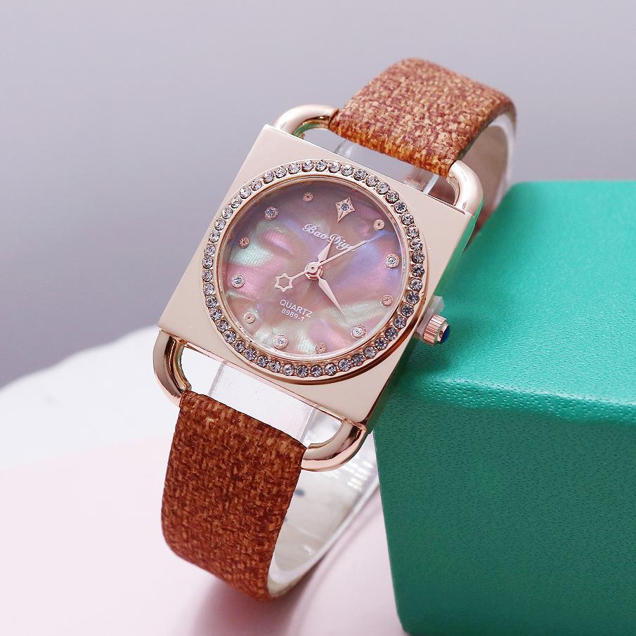 Nová módní personalizovaná jednoduchá sada hodinek Dámské hodinky Butterfly Digital Belt Fashion Watch