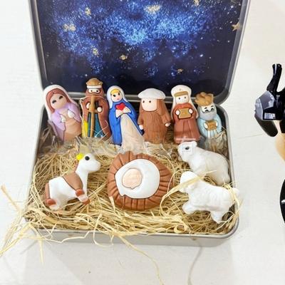 Mini Christmas Trough Scene Iron Box, Mini Christmas Nativity Set In Tin Box