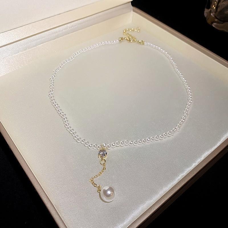 Butterfly Irregular Pearl Necklace Medieval Vintage Temperament Collarbone Chain Versatile High-end Jewelry