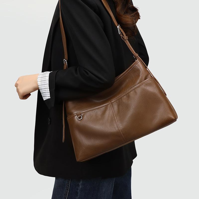 

Tote bag women s new women s bag autumn and winter leather versatile underarm bag large capacity shoulder messenger bag коричневий
