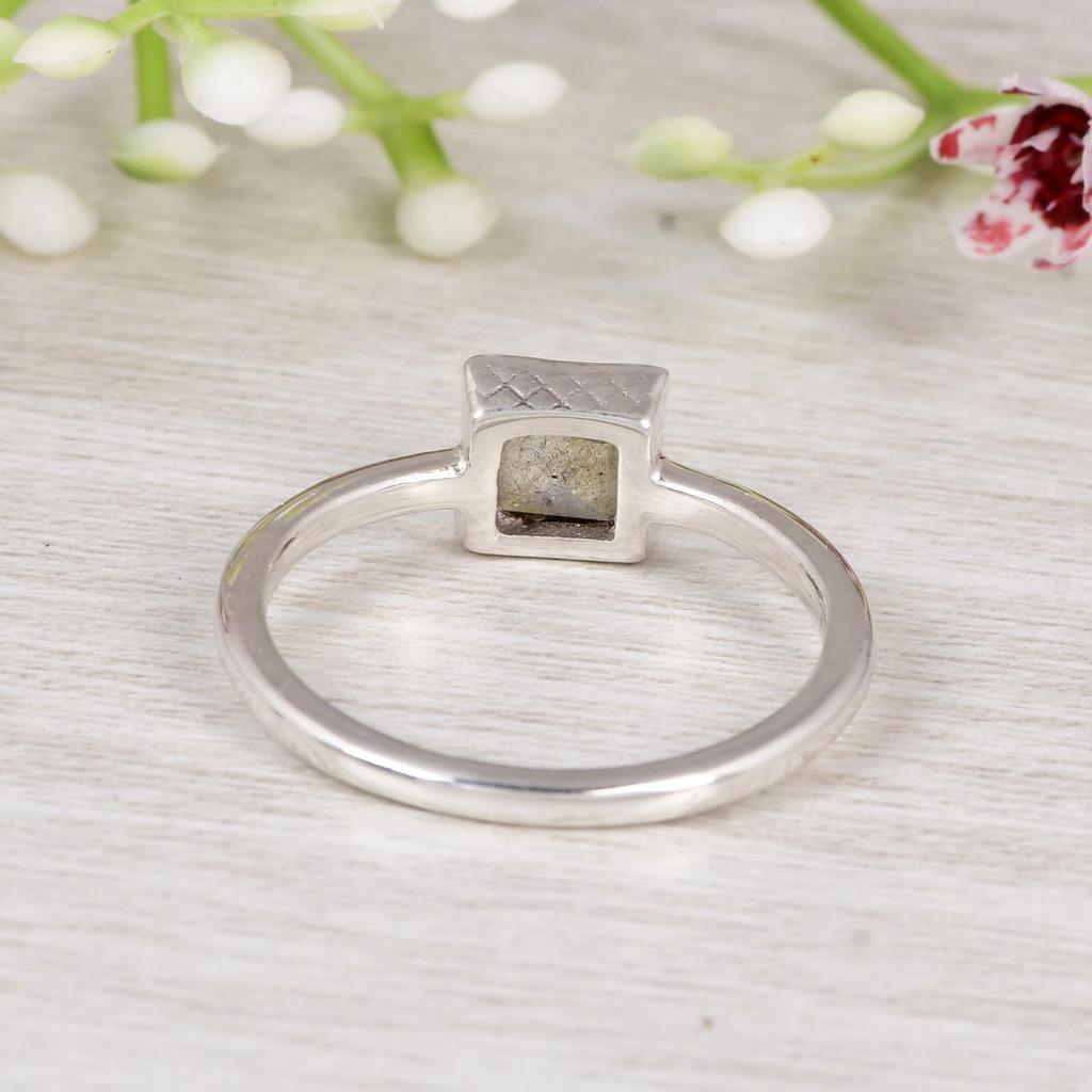 Minimalist Labradorite Square Ring – Natural Labradorite Gemstone Ring – Sterling Silver Stackable Ring – Handmade Dainty Jewelry – Gift for Her