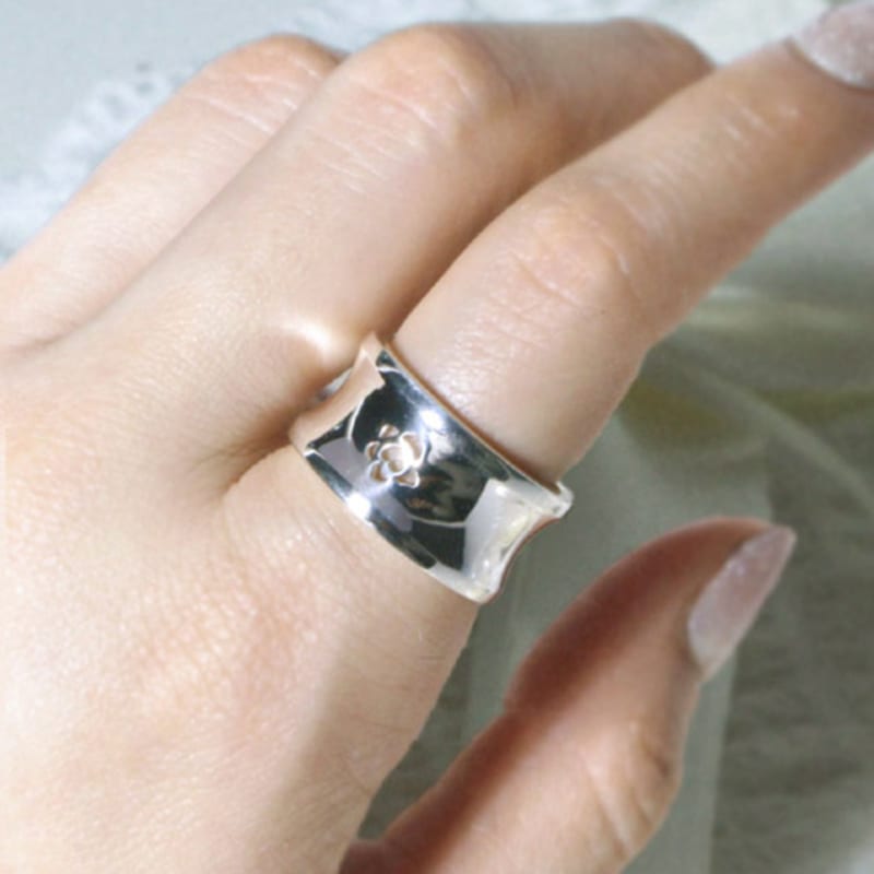 LOASI lovely rose. bold rose hole ring